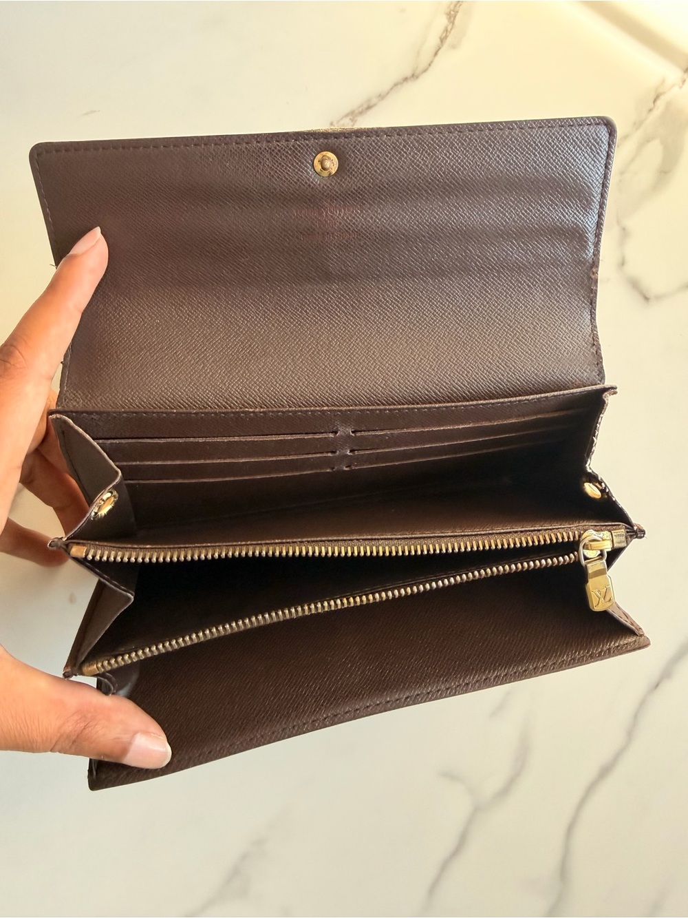 Excellent Louis Vuitton Damier Ebene Sarah wallet with strap - Picture 6 of 13